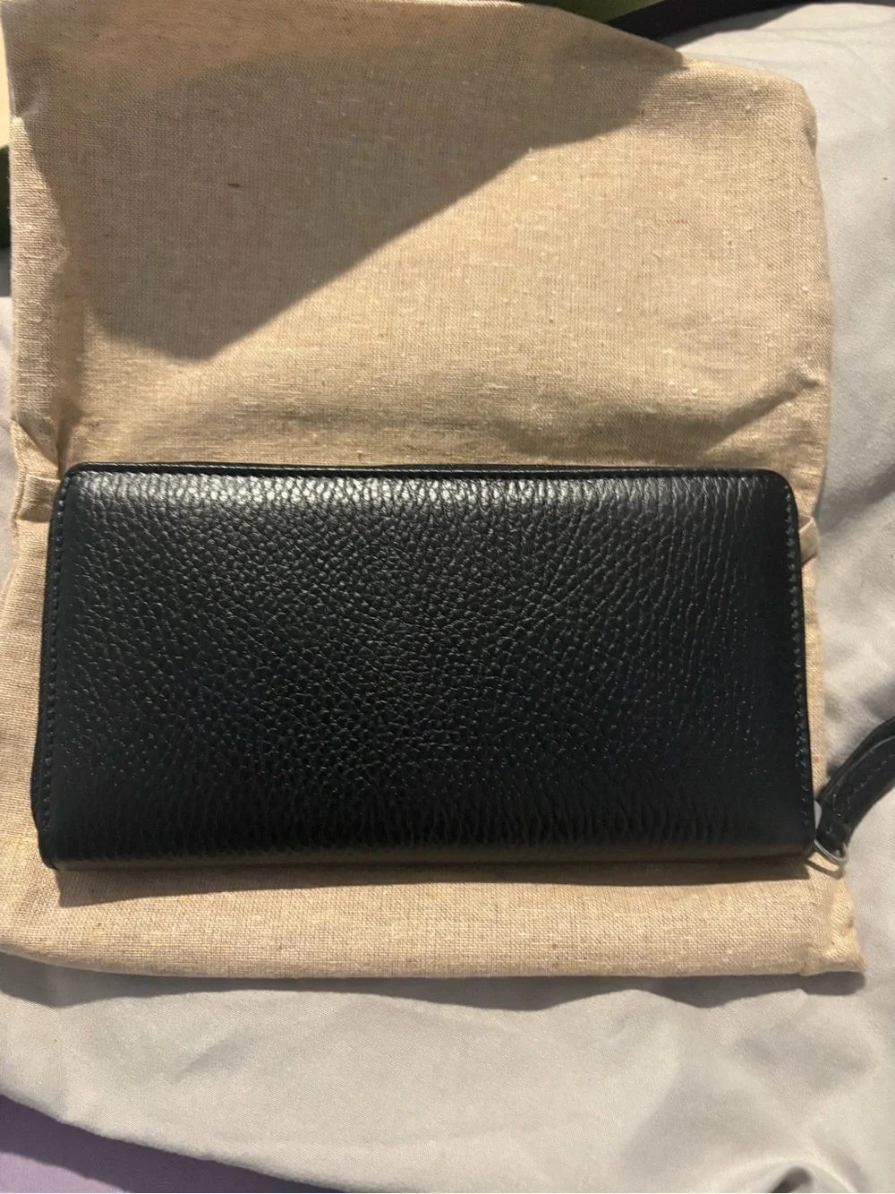 Gucci Black Pebbled Leather Zip Wallet with GG Emblem - Picture 2 of 10